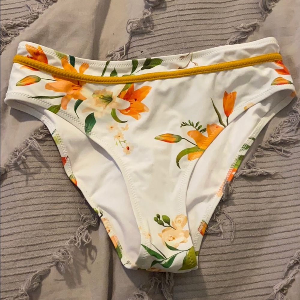 Bathing suit bottoms - Picture 1 of 3